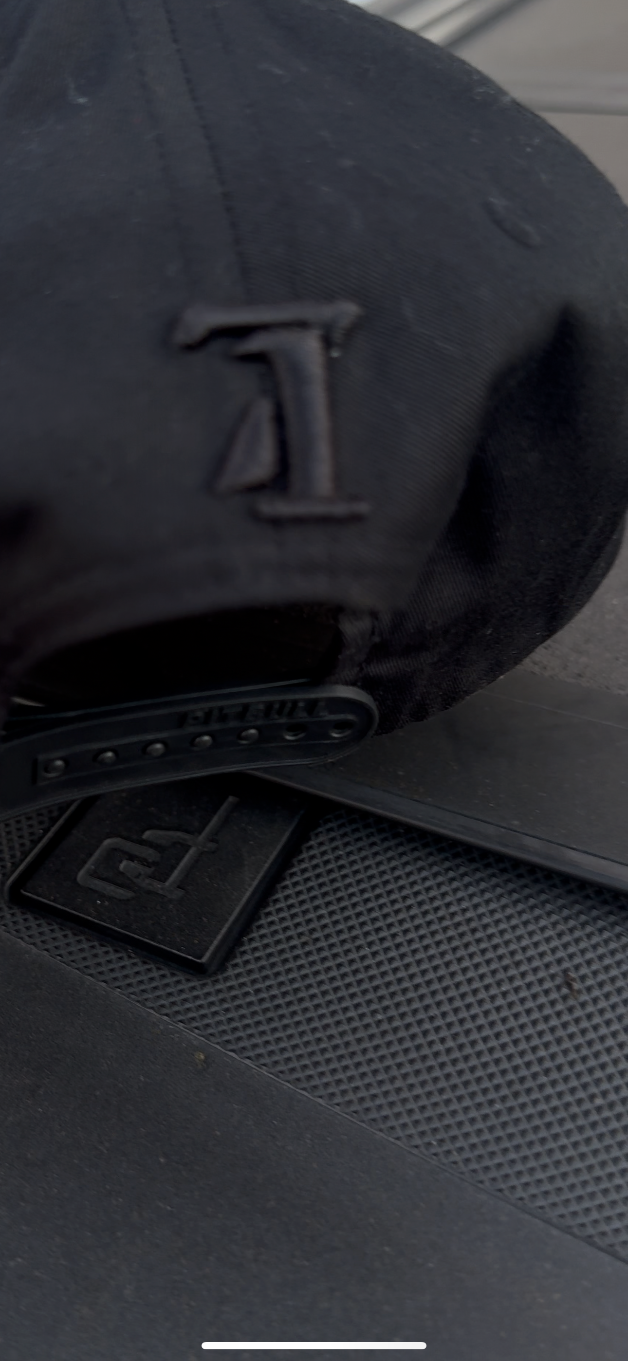 CON UN SUEÑO DE SUPERAR ( Black Cap)